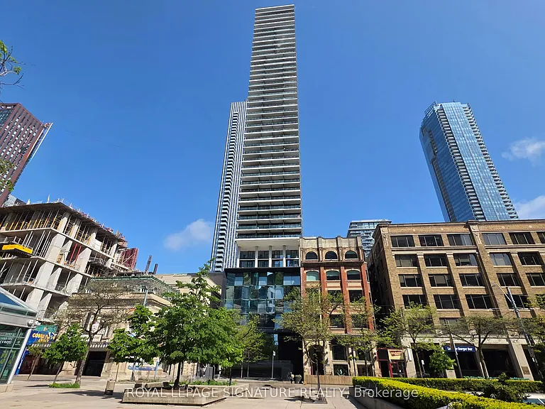 224 King St W #1406 — Photo 27