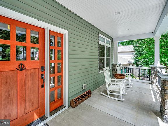 4th image of 148 Edgemont Cir