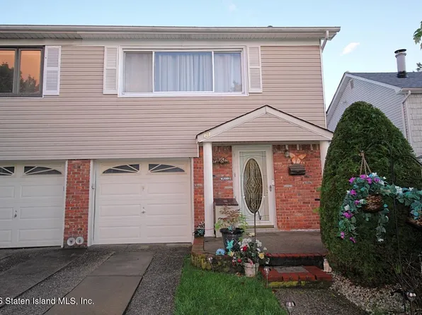 61 Middle Loop Rd, Staten Island, NY 10308