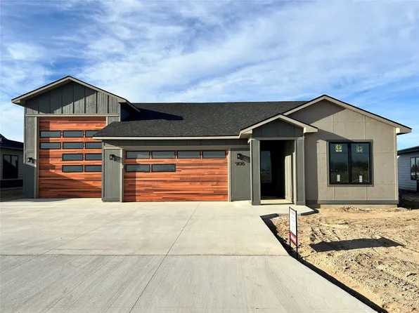 906 Malgretout Pkwy, Dodge City, KS 67801