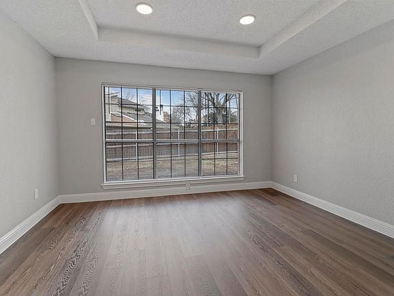 4th image of 221 Wayside Ct