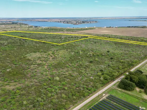 516 County Road 302, Pt Lavaca, TX 77979