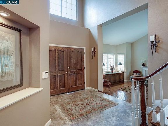 4th image of 102 Carole Meadows Ct