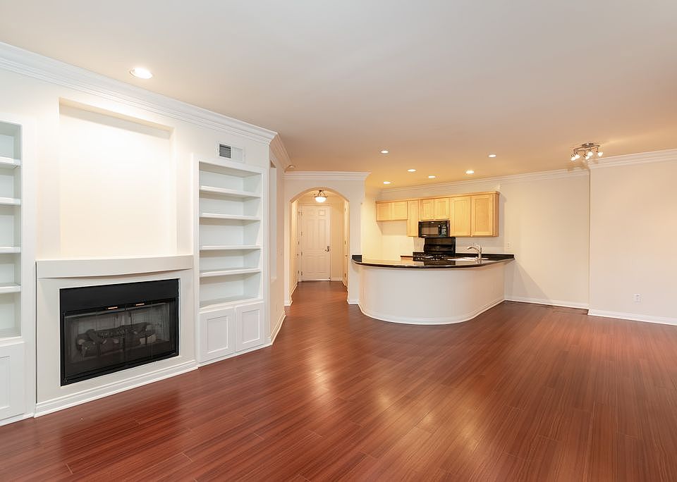 Living/dining area