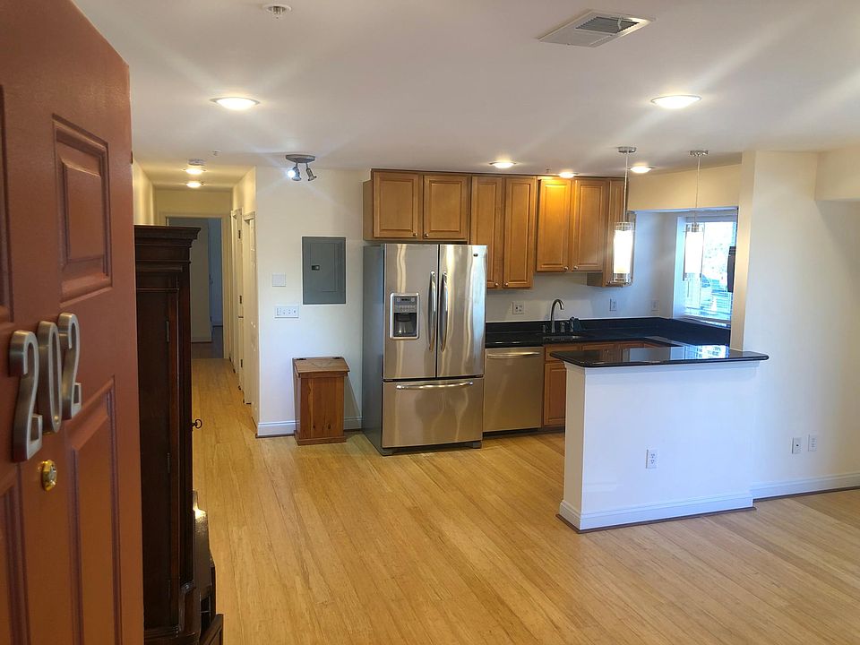 Welcome to 2201 Hunter Pl., SE Apt 202
