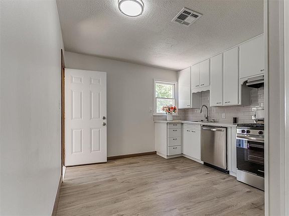 3rd image of 2441 SW 51st St