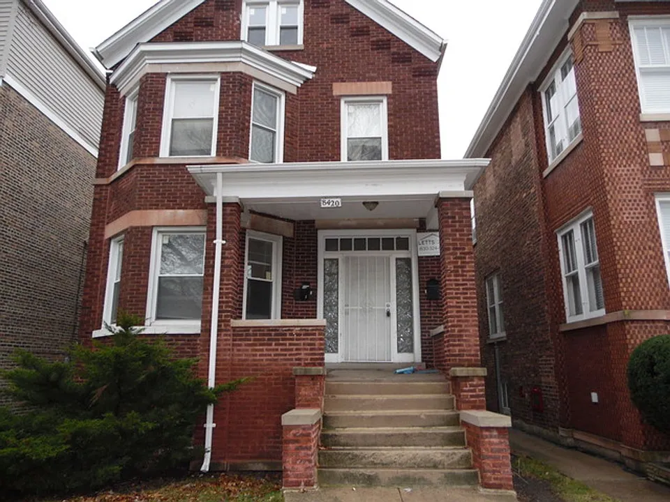 8420 S Manistee Ave