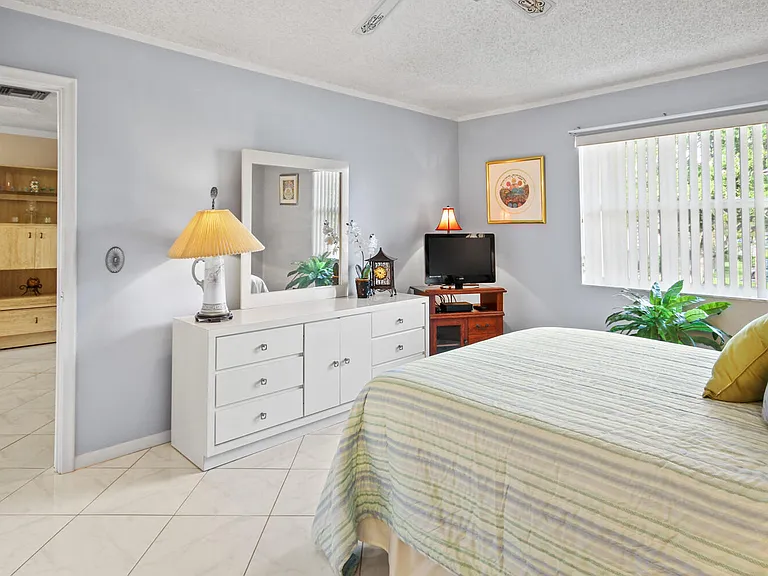 1001 Flame Vine Ave #202 — Photo 13