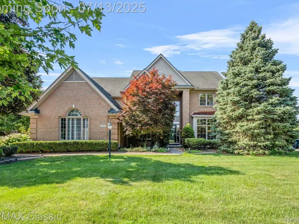 45450 Fountain View Dr, Canton, MI 48188