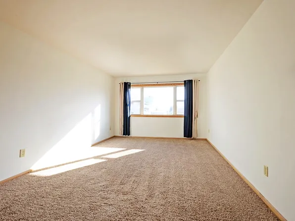 509 11th Avenue NE, 509 11th Ave NE APT C, Minot, ND 58703