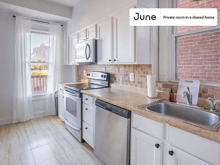 1160 Neal St NE #A — Photo 3