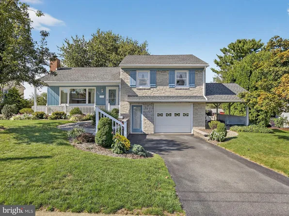 579 W Broad St, New Holland, PA 17557