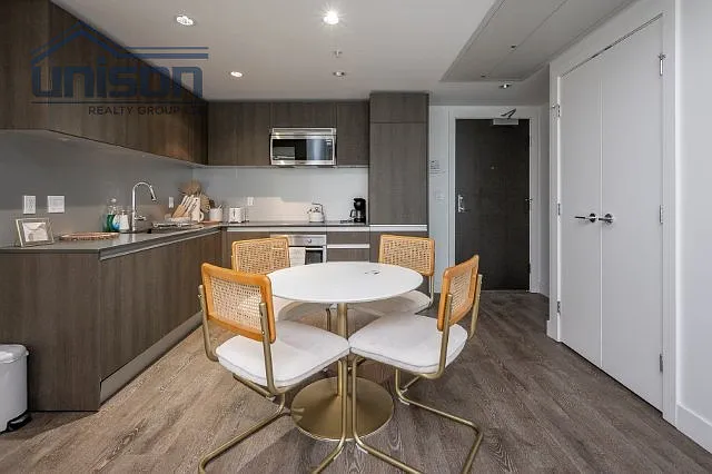 1 bed, 496 sqft, $2,050 — Photo 3
