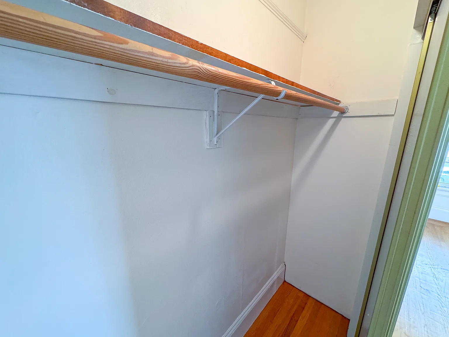 2 bed, 750 sqft, $2,300 — Photo 4