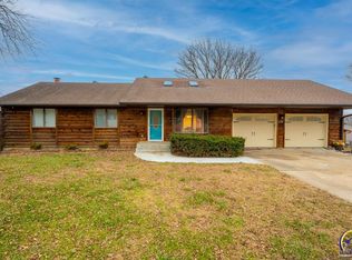 2146 SE 36th St, Topeka, KS 66605