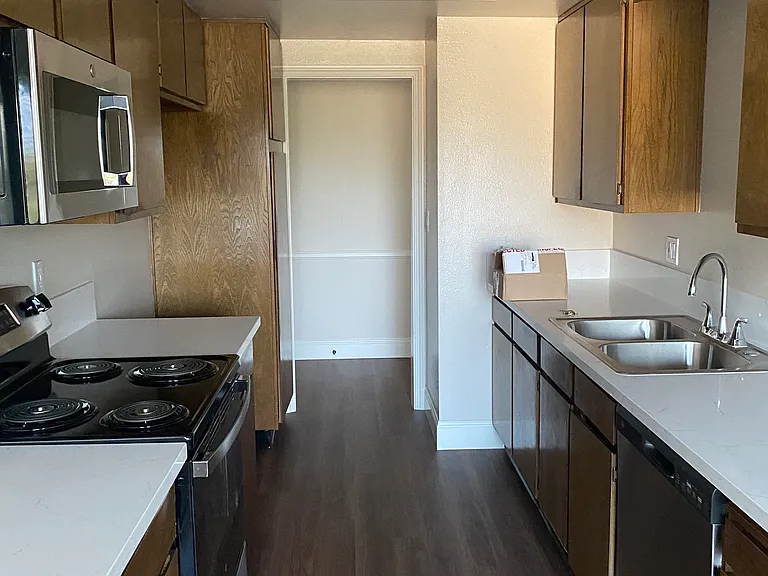 108 N Hidalgo Ave — Photo 3
