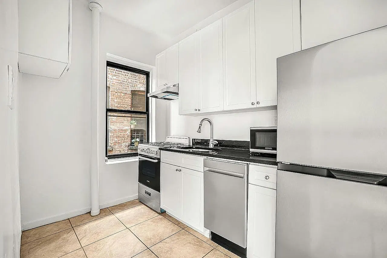 238 West 4th Street — Photo 3