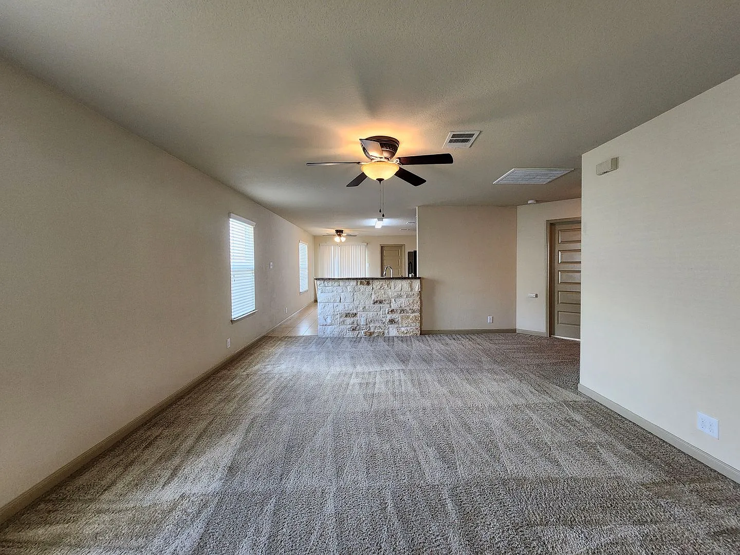 3 Bedroom in Avery Park / Fridge, Washer & Dryer Included / Covered Patio / Fenced in Yard / CISD — Photo 2