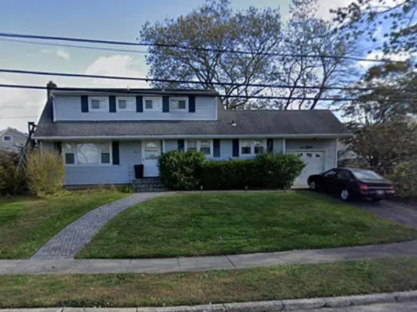 615 Everdell Ave, West Islip, NY 11795