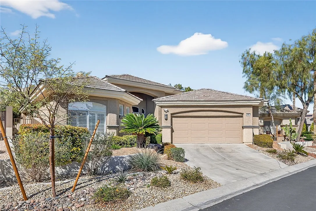 2 bed, 2.5 bath, 2951 sqft, $3,200 — Photo 3