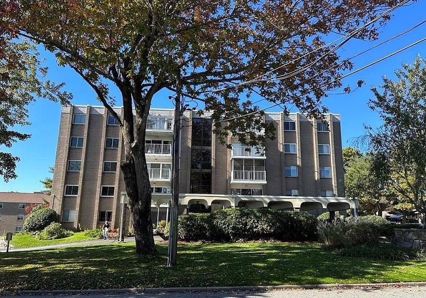 200 Hoffman Ave APT 302, Cranston, RI 02920 Zillow