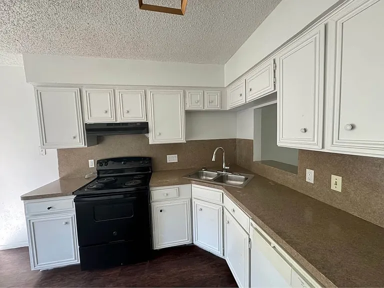 10404 Little Pebble Dr #B — Photo 2