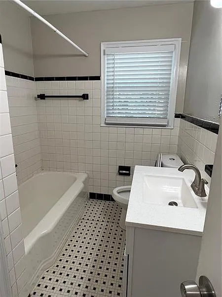 3 bed, 2.0 bath, 1229 sqft, $2,100 — Photo 4