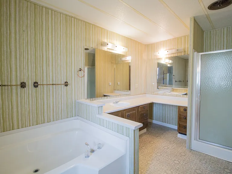 115 Geola St — Photo 12