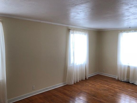 5th image of 152 Jefferson Ave