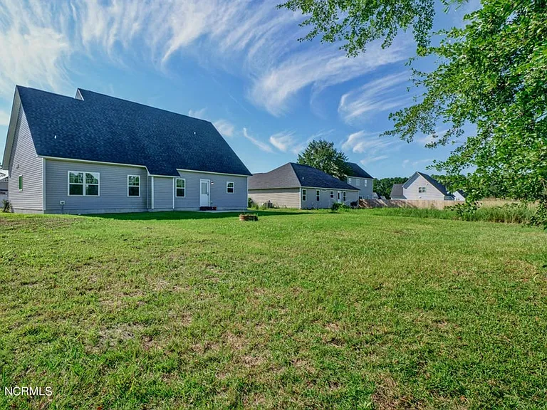 109 Easton Dr — Photo 32