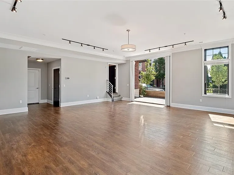 451 S Eton St — Photo 4