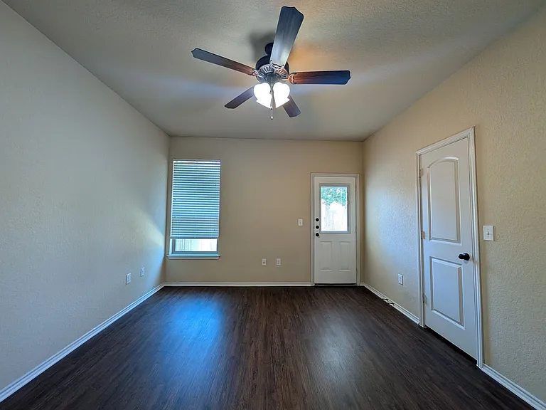 660 Creekside Cir — Photo 30