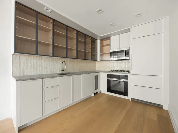 222 East Broadway image 2 of 8