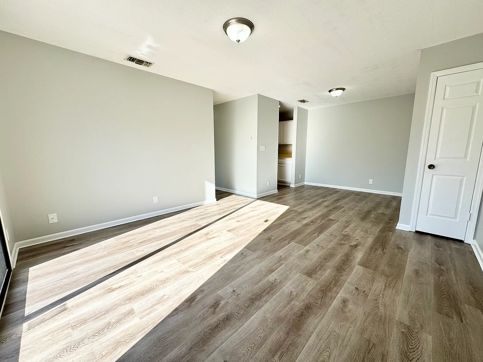 576A Worcester Street - Apt 10 — Photo 2