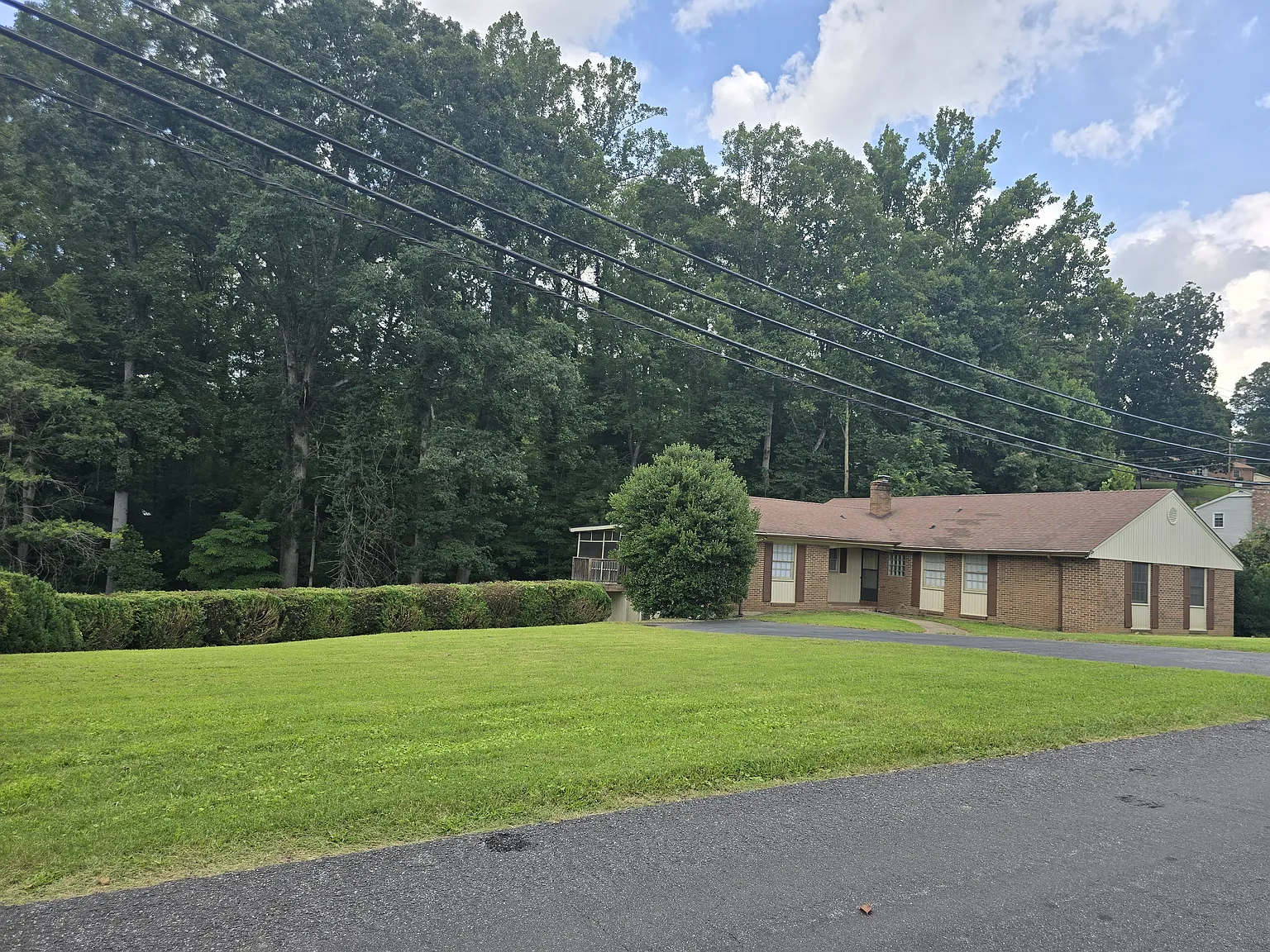 391 Robinhood Rd — Photo 2