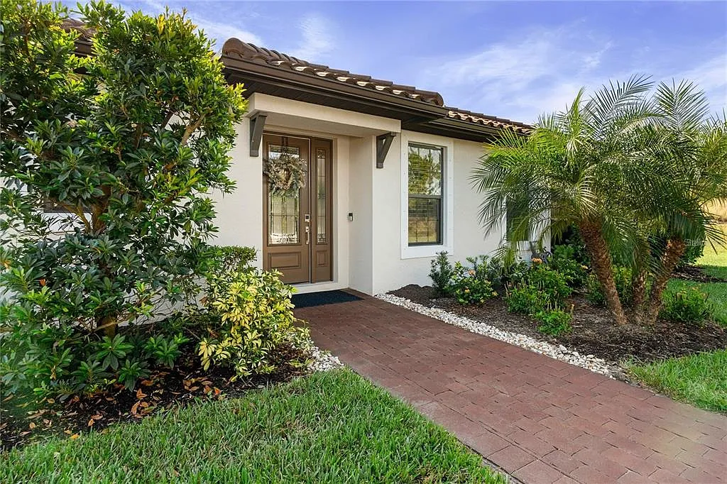 2 bed, 2.0 bath, 1558 sqft, $7,950 — Photo 3