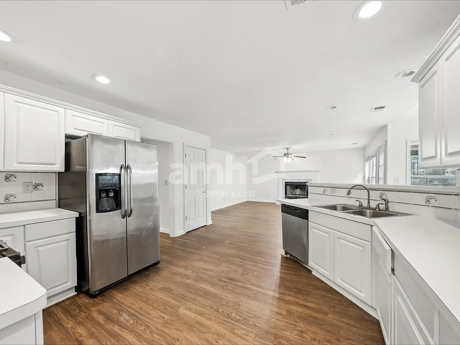 4 bed, 2.5 bath, 2801 sqft, $2,685 — Photo 3