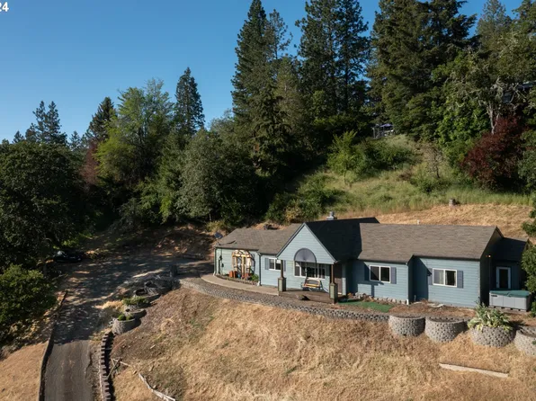 1396 SE Laurel Ct, Roseburg, OR 97470