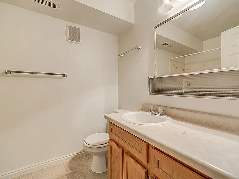 659 N 700 E #2 — Photo 9