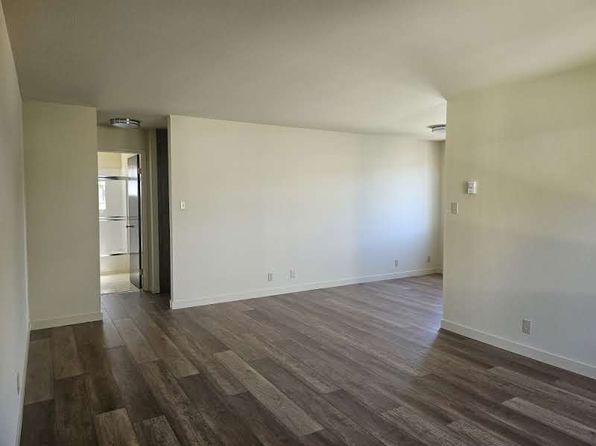 323 Brosnan Ct
