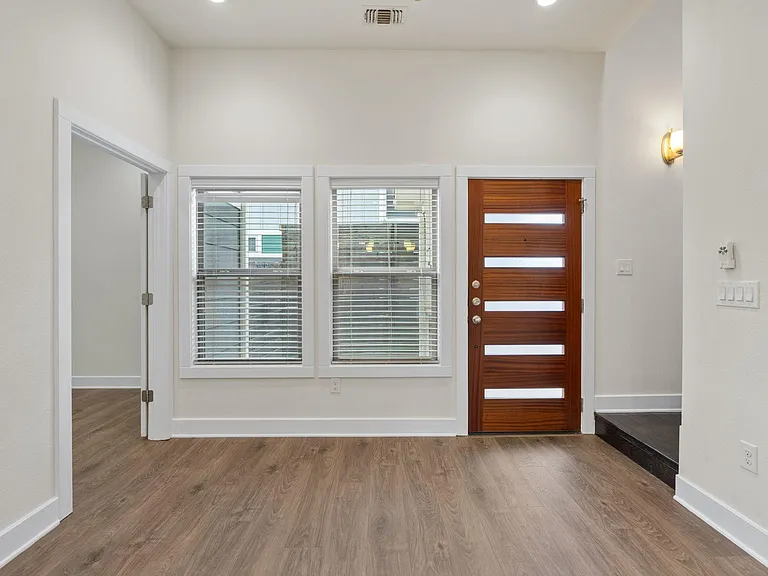 720 Pedernales St #B — Photo 11