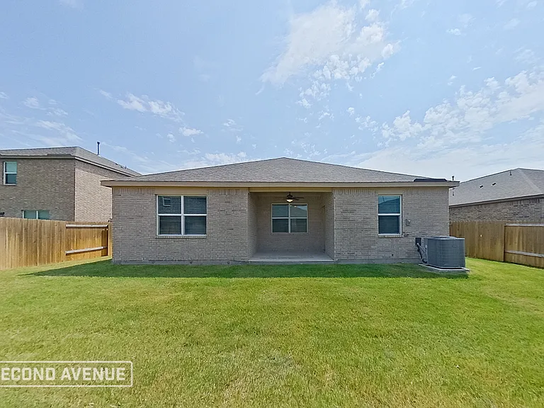 2105 Meadow Dr — Photo 20