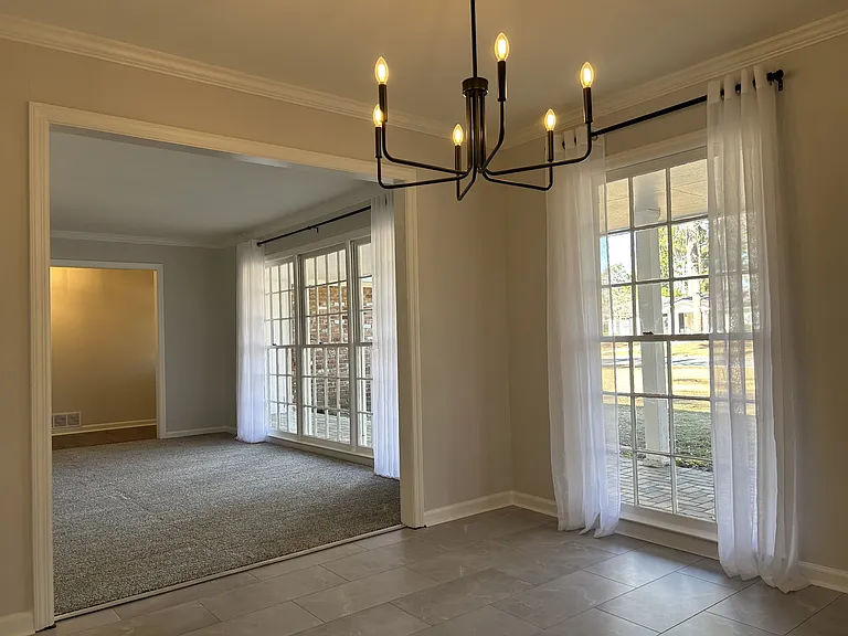 609 Windsor Rd — Photo 5