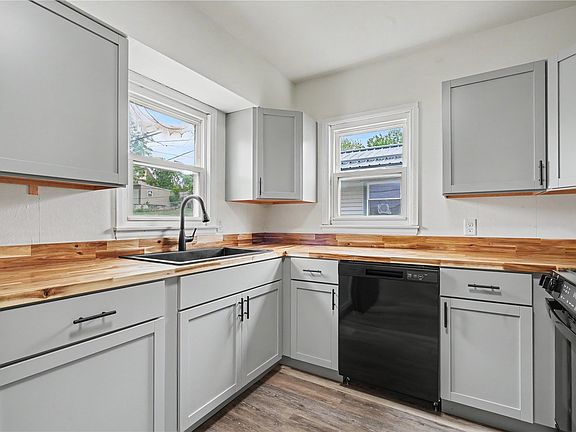 4th image of 1216 22nd Ave SW