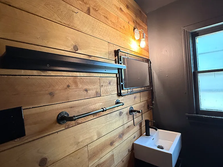 235 S Vine St — Photo 14