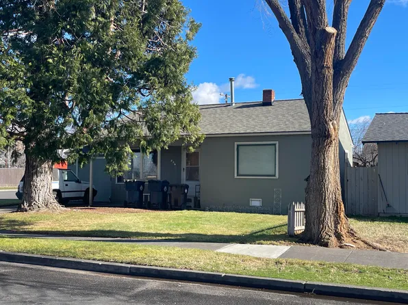 906 SW 13th St, Redmond, OR 97756