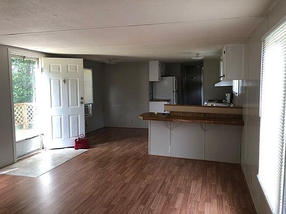 3rd image of 224 Kimberly Dr