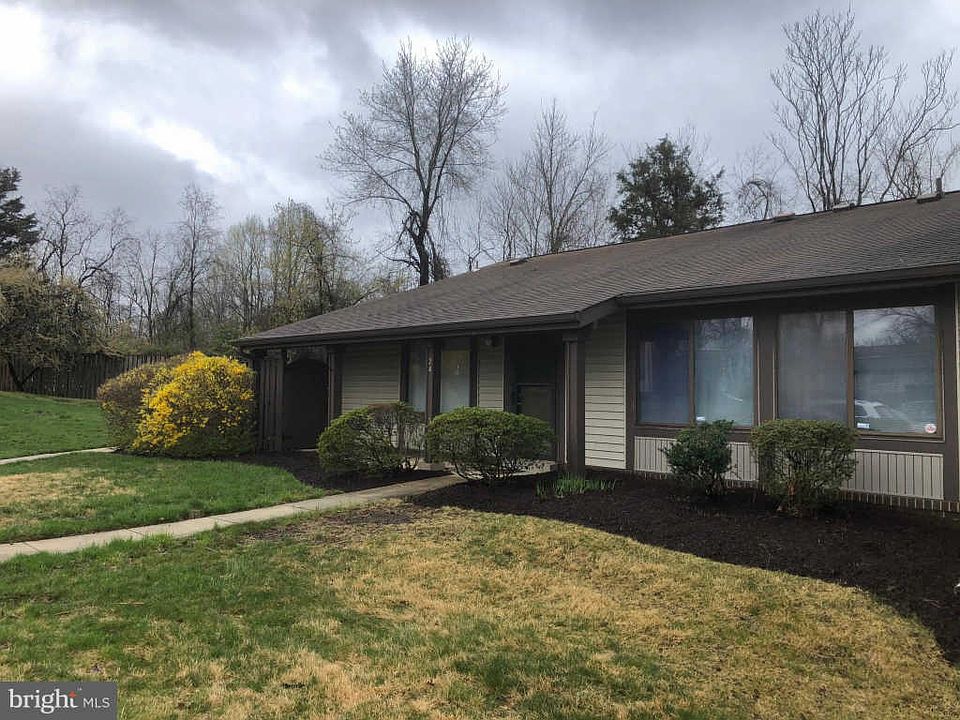2nd image of 24 Cable Hollow Way #47-1