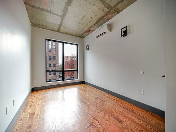 5th image of 893 Willoughby Ave #4C