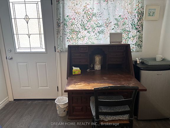 3rd image of 850 Clarkson Rd S Room A